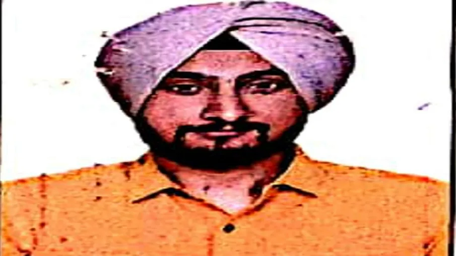 Most wanted Sukhmeet Pal Singh alias Sukh Bikariwal in custody of Dubai Police, ready to bring India - India TV Hindi