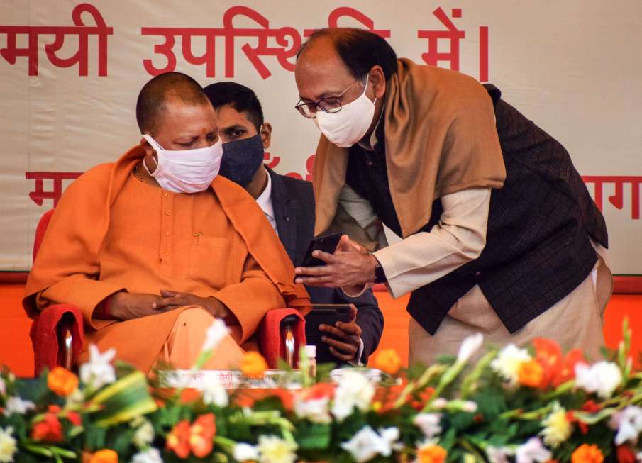 Yogi Government cancels leave of health-department officers and employees for Corona Vaccination Yogi Government cancels leave of health-department officers and employees for Corona Vaccination- India TV Hindi