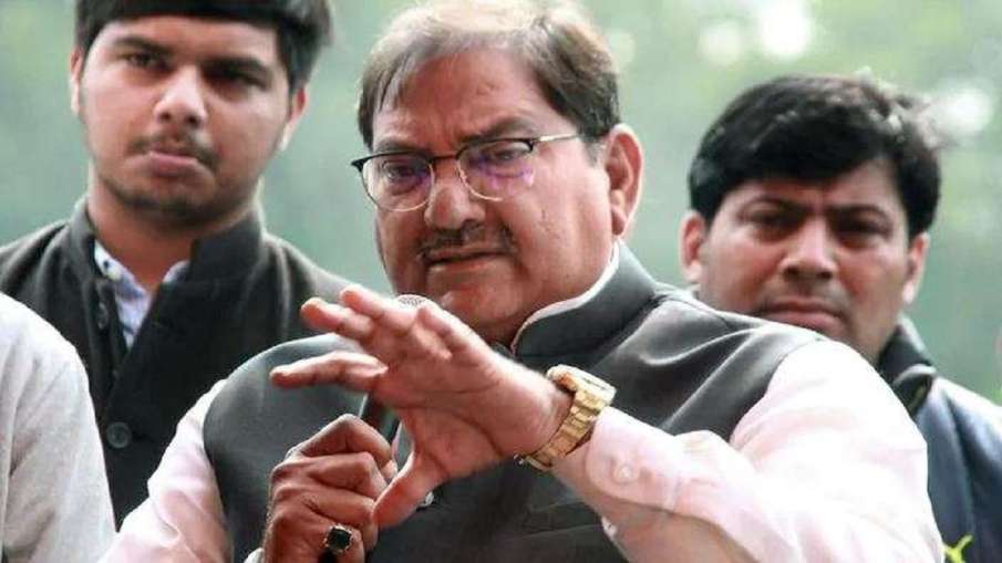 राकेश टिकैत के समर्थन में नेताओं का पहुंचना जारी, अभय चौटाला भी पहुंचेंगे गाजीपुर बॉर्डर राकेश टिकैत के समर्थन में नेताओं का पहुंचना जारी, अभय चौटाला भी पहुंचेंगे गाजीपुर बॉर्डर- India TV Hindi
