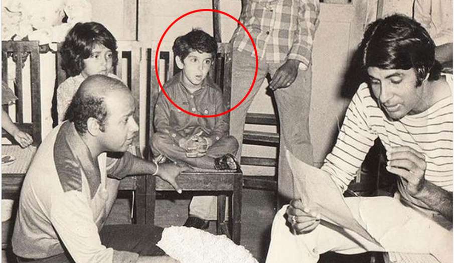 अमिताभ बच्चन ने शेयर की पहले गाने के रियर्सल की फोटो, साथ बैठे बच्चे को पहचानते है? अमिताभ बच्चन ने शेयर की पहले गाने के रियर्सल की फोटो, साथ बैठे बच्चे को पहचानते है?- India TV Hindi