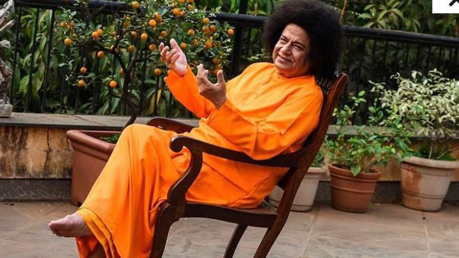 भजन सम्राज अनूप जलोटा निभाएंगे सत्य साई बाबा का रोल, शेयर की लुक की तस्वीरें भजन सम्राज अनूप जलोटा निभाएंगे सत्य साई बाबा का रोल, शेयर की लुक की तस्वीरें- India TV Hindi