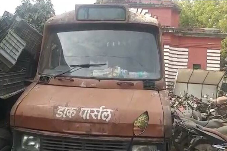 बिहार: 'डाक पार्सल'... बिहार: 'डाक पार्सल'...- India TV Hindi