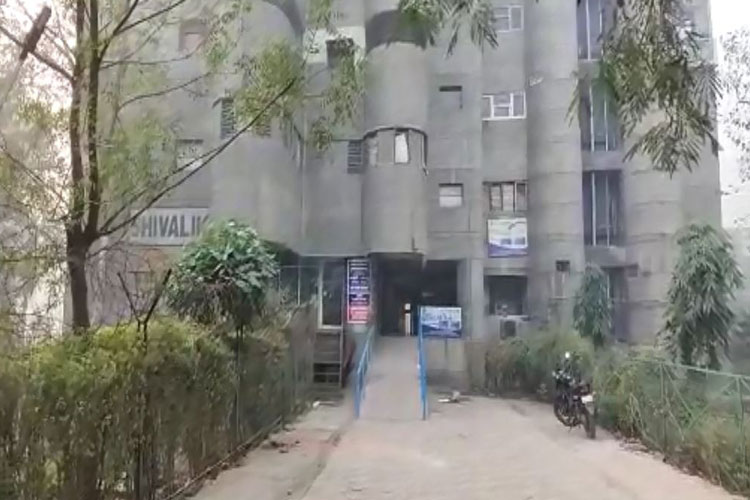 CBI ने अपने अधिकारियों पर ही मारे छापे, मामले की नहीं दी कुछ जानकारी CBI ने अपने अधिकारियों पर ही मारे छापे, मामले की नहीं दी कुछ जानकारी- India TV Hindi