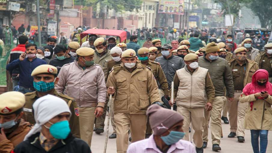 दिल्ली: चांदनी चौक में हनुमान मंदिर गिराने पर सियासत तेज, हिंदू संगठनों ने जताया विरोध दिल्ली: चांदनी चौक में हनुमान मंदिर गिराने पर सियासत तेज, हिंदू संगठनों ने जताया विरोध- India TV Hindi