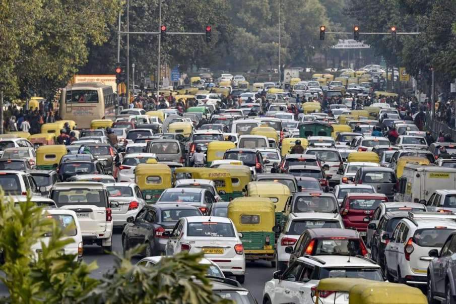 Delhi Traffic Update: Traffic Police issue advisory after farmers' tractor rally turns violent Delhi Traffic Update: Traffic Police issue advisory after farmers' tractor rally turns violent- India TV Hindi