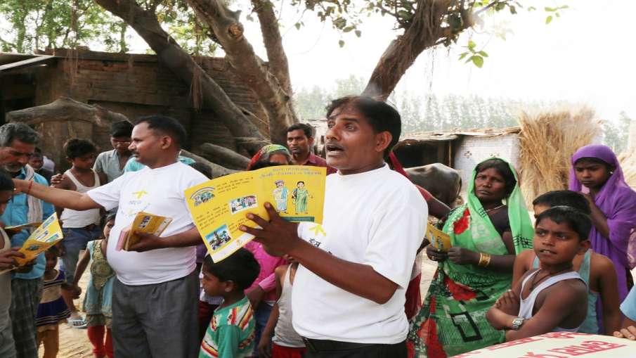 39 officers to adopt two TB patients in Shahjahanpur शाहजहांपुर से Tuberculosis के सफाए के लिए प्रशा 39 officers to adopt two TB patients in Shahjahanpur शाहजहांपुर से Tuberculosis के सफाए के लिए प्रशा- India TV Hindi
