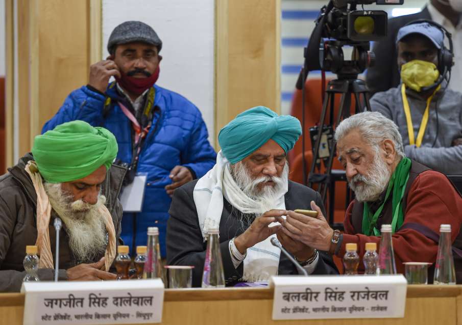Farmers protest: No breakthrough as govt offers to stay laws but farmers want repeal Farmers protest: No breakthrough as govt offers to stay laws but farmers want repeal- India TV Hindi
