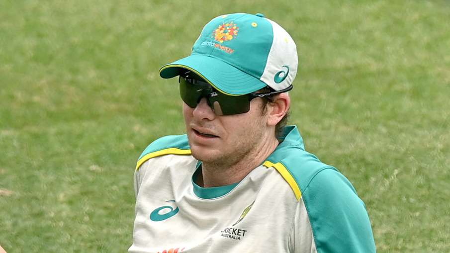 IND vs AUS Former England and Australia players clash on Twitter over Steve Smith batting guard con IND vs AUS Former England and Australia players clash on Twitter over Steve Smith batting guard con- India TV Hindi