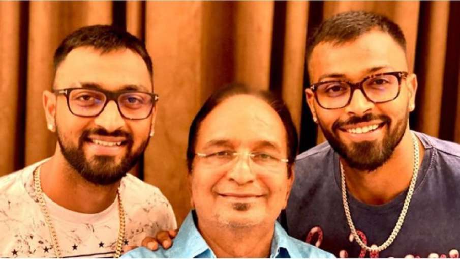 Hardik Pandya with His Father Hardik Pandya with His Father- India TV Hindi