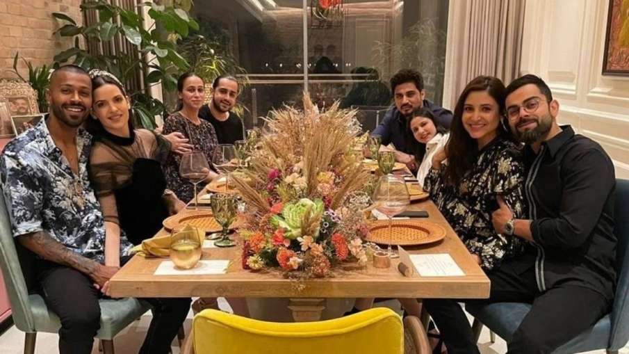 Virat Kohli Anushka Sharma did some new-year party in this style, Hardik-Natasha also joined Virat Kohli Anushka Sharma did some new-year party in this style, Hardik-Natasha also joined- India TV Hindi