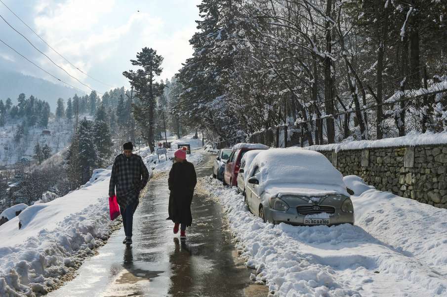 Night temperature rises as rain, snow lash Jammu & Kashmir and Ladakh Night temperature rises as rain, snow lash Jammu & Kashmir and Ladakh- India TV Hindi