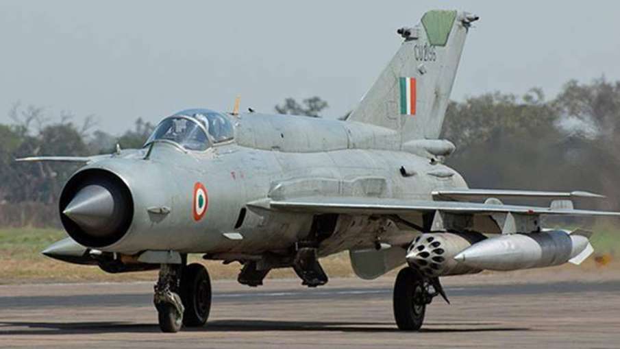 वायुसेना का MIG-21 बाइसन विमान बड़ी तकनीकी खराबी के बाद क्रैश हुआ वायुसेना का MIG-21 बाइसन विमान बड़ी तकनीकी खराबी के बाद क्रैश हुआ - India TV Hindi