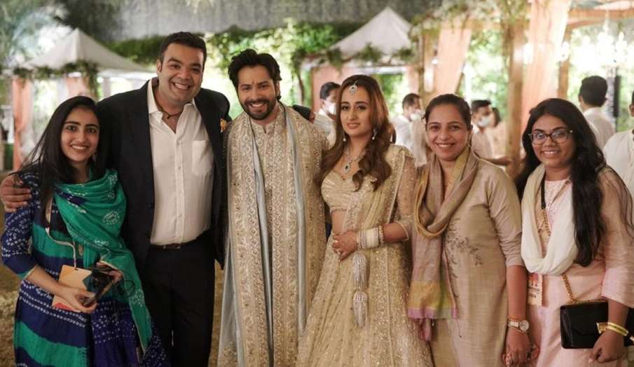 वरुण धवन ने शादी के बाद मिल रहे प्यार के लिए फैंस को कहा शुक्रिया, शेयर की नताशा के साथ तस्वीर वरुण धवन ने शादी के बाद मिल रहे प्यार के लिए फैंस को कहा शुक्रिया, शेयर की नताशा के साथ तस्वीर- India TV Hindi