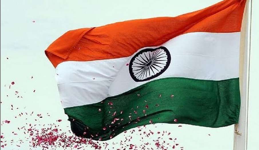 क्या आपको पता हैं कि कहां बनता है देश का तिरंगा? केवल इस कंपनी के पास हैं राष्ट्र ध्वज बनाने का कॉन क्या आपको पता हैं कि कहां बनता है देश का तिरंगा? केवल इस कंपनी के पास हैं राष्ट्र ध्वज बनाने का कॉन- India TV Hindi
