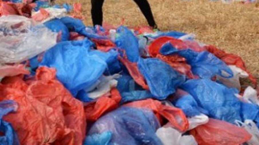 घटिया पॉलीथिन जमा करने पर बड़ी कार्रवाई, लगा 1 लाख रुपए का जुर्माना घटिया पॉलीथिन जमा करने पर बड़ी कार्रवाई, लगा 1 लाख रुपए का जुर्माना- India TV Hindi