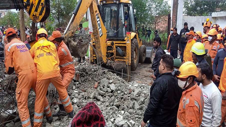 ghaziabad shamshan ghat news three arrested contractor flees गाजियाबाद श्मशान हादसा: अबतक तीन गिरफ्त ghaziabad shamshan ghat news three arrested contractor flees गाजियाबाद श्मशान हादसा: अबतक तीन गिरफ्त- India TV Hindi