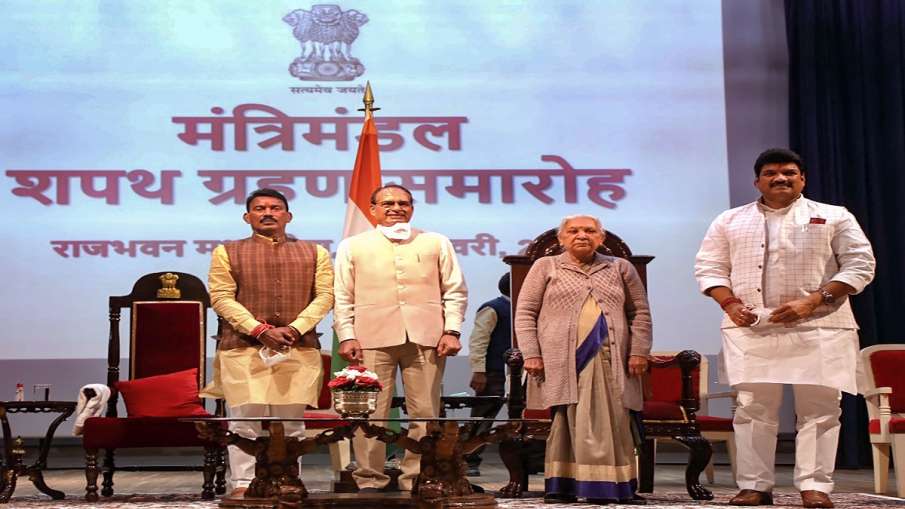 bjp members attack Shivraj after scindia aides made ministers बढ़ेंगी शिवराज की मुश्किलें? सरकार में bjp members attack Shivraj after scindia aides made ministers बढ़ेंगी शिवराज की मुश्किलें? सरकार में- India TV Hindi