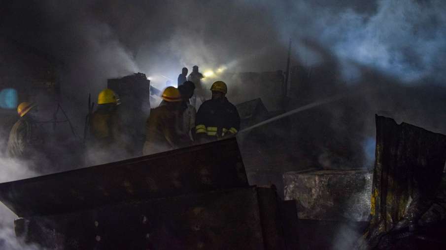 550 से ज्यादा घरों और करीब 130 दुकानों में लगी भयानक आग से तबाही, रहते थे 3500 लोग 550 से ज्यादा घरों और करीब 130 दुकानों में लगी भयानक आग से तबाही, रहते थे 3500 लोग- India TV Hindi