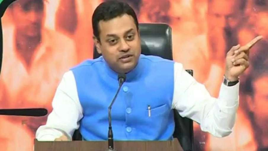 Extremists in garb of food providers, says BJP's Sambit Patra on violence during farmers' tractor ra Extremists in garb of food providers, says BJP's Sambit Patra on violence during farmers' tractor ra- India TV Hindi