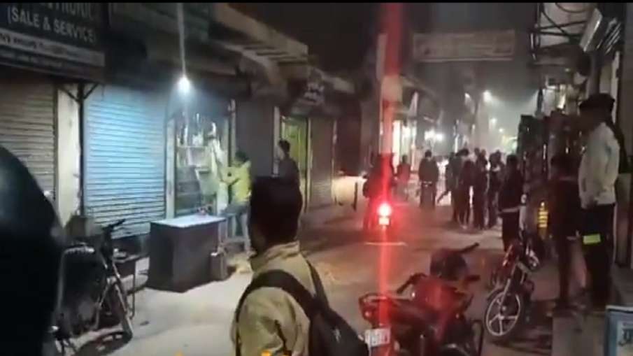 बेकरी में केक नहीं मिला तो तोड़ दी दुकान, हवाई फायरिंग भी की बेकरी में केक नहीं मिला तो तोड़ दी दुकान, हवाई फायरिंग भी की- India TV Hindi