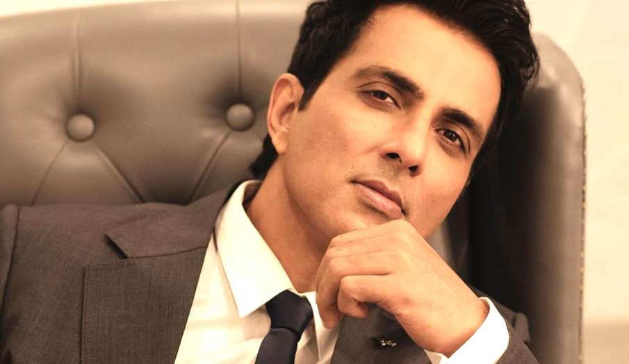 BMC filed police complaint against actor Sonu Sood BMC filed police complaint against actor Sonu Sood- India TV Hindi