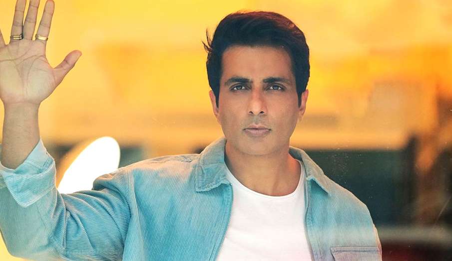 sonu sood moves bombay highcourt against bmc notice sonu sood moves bombay highcourt against bmc notice- India TV Hindi