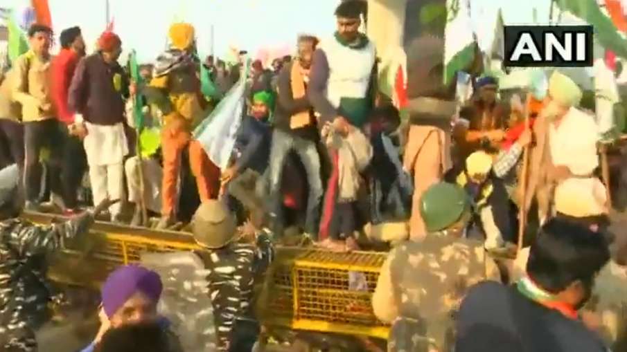 Tractor Rally Farmers breaks barricades at Tikri Border Singhu Border Tractor Rally: दिल्ली में दाखि- India TV Hindi