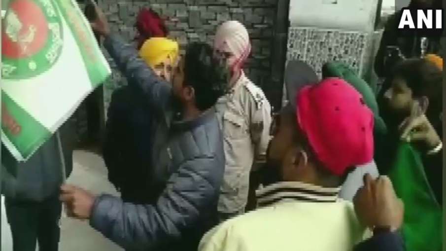 जाह्नवी कपूर की... जाह्नवी कपूर की...- India TV Hindi