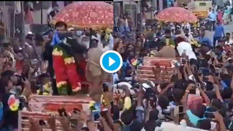 T Natarajan's grand welcome, journey taken out of the chariot, watch video T Natarajan's grand welcome, journey taken out of the chariot, watch video- India TV Hindi