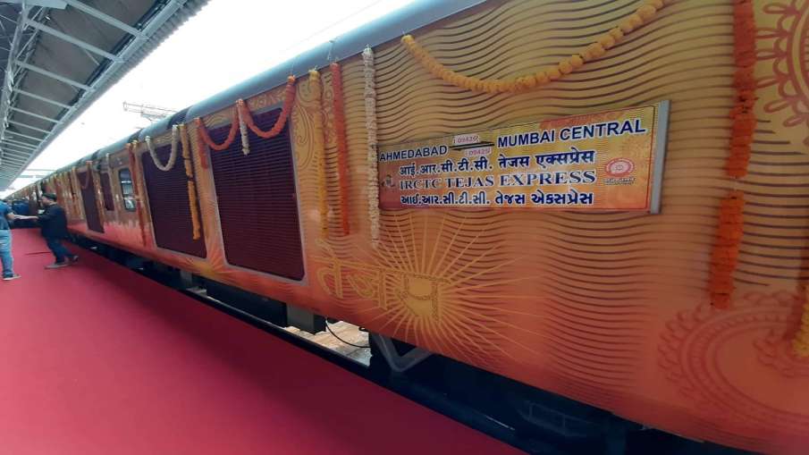 रुके बिना आगे बढ़ गई अहमदाबाद-मुंबई तेजस एक्सप्रेस रुके बिना आगे बढ़ गई अहमदाबाद-मुंबई तेजस एक्सप्रेस- India TV Hindi