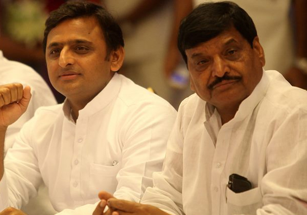 UP Elections 2022: अखिलेश के साथ... UP Elections 2022: अखिलेश के साथ...- India TV Hindi