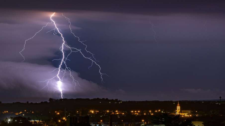 IMD predicts thunderstorm lightning hailstorm rain Chhindwara Seoni Betul Balaghat Nagpur Bhandara IMD predicts thunderstorm lightning hailstorm rain Chhindwara Seoni Betul Balaghat Nagpur Bhandara - India TV Hindi