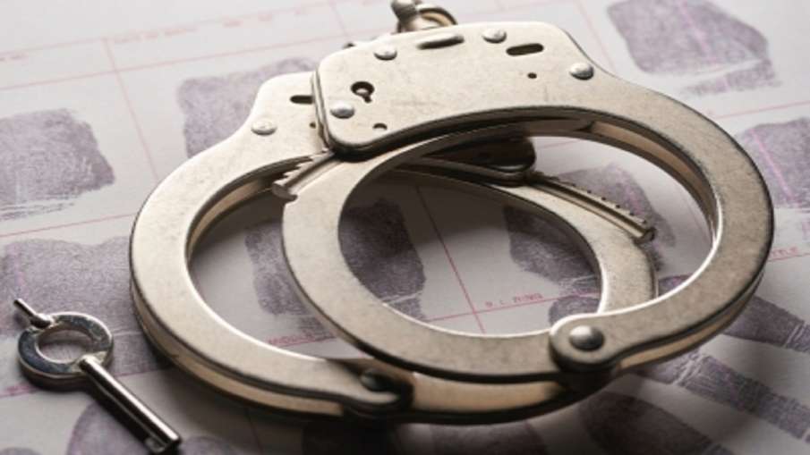 High Security Registration Plate fake three arrested HSRP: नकली हाई सिक्योरिटी रजिस्ट्रेशन प्लेट! पु High Security Registration Plate fake three arrested HSRP: नकली हाई सिक्योरिटी रजिस्ट्रेशन प्लेट! पु- India TV Hindi