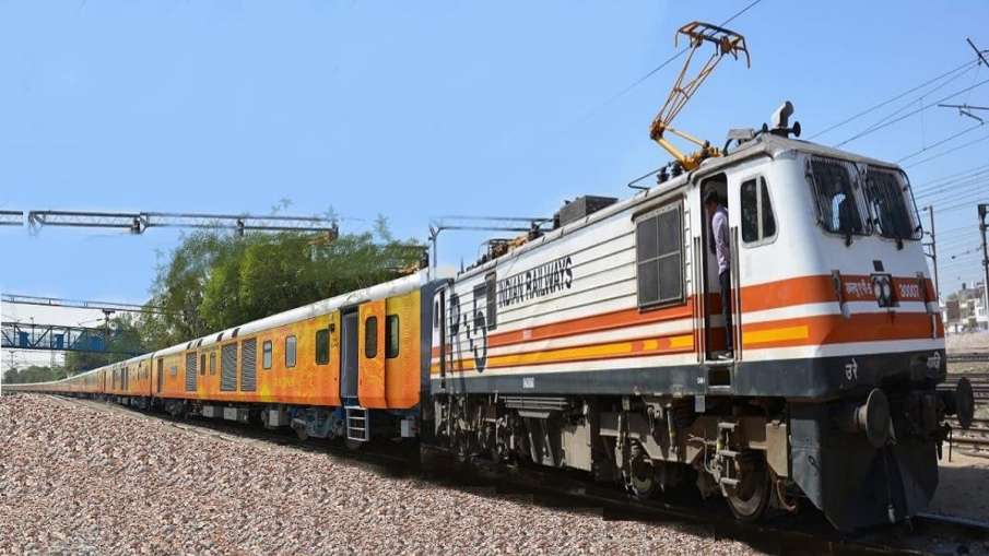 indian railway irctc good news special train delhi anand vihar to mau uttar pradesh stoppage kanpur indian railway irctc good news special train delhi anand vihar to mau uttar pradesh stoppage kanpur- India TV Hindi