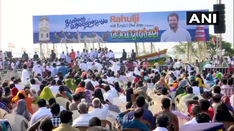 Rahul Gandhi went in sea to catch fishes kerala but got only one fish सुबह जल्दी उठकर मछुआरों के साथ Rahul Gandhi went in sea to catch fishes kerala but got only one fish सुबह जल्दी उठकर मछुआरों के साथ- India TV Hindi