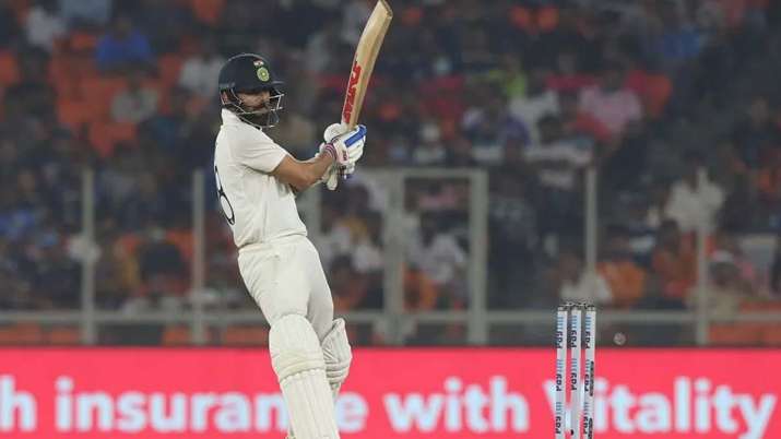 Jabra Fan came to meet Virat Kohli in the ground to break all the security, police filed a case Jabra Fan came to meet Virat Kohli in the ground to break all the security, police filed a case - India TV Hindi