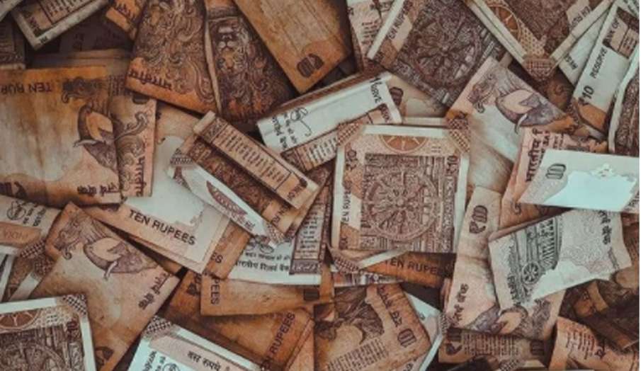 Vastu Tips: कर्ज से चाहते हैं बचना तो अपनाएं ये वास्तु उपाय, कर्ज के बोझ से मिलेगा छुटकारा Vastu Tips: कर्ज से चाहते हैं बचना तो अपनाएं ये वास्तु उपाय, कर्ज के बोझ से मिलेगा छुटकारा - India TV Hindi