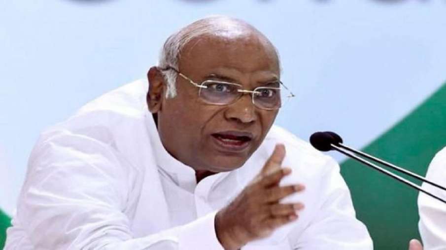 खड़गे की खरी-खरी: 'आम लोगों को प्रभावित करने वाले मुद्दों पर हम समझौता नहीं करेंगे' खड़गे की खरी-खरी: 'आम लोगों को प्रभावित करने वाले मुद्दों पर हम समझौता नहीं करेंगे'- India TV Hindi