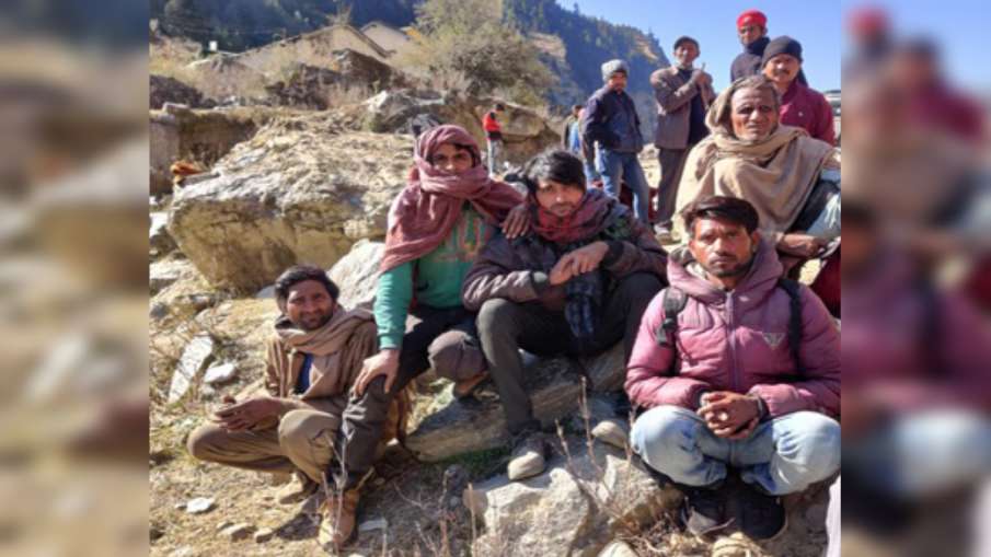 चमोली तबाही में 'लापता' हुए कई श्रमिक मिले, सुनाई आपबीती चमोली तबाही में 'लापता' हुए कई श्रमिक मिले, सुनाई आपबीती- India TV Hindi