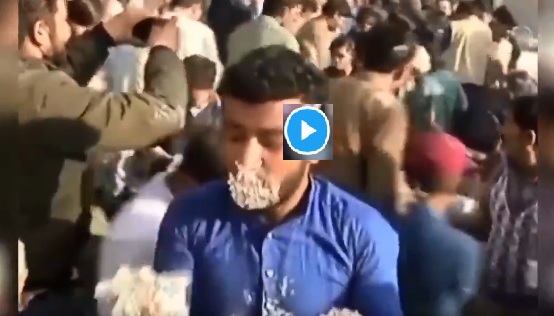 Pakistan fighting for Cake Video Shah Mahmood Qureshi Program Pakistan fighting for Cake Video Shah Mahmood Qureshi Program- India TV Hindi
