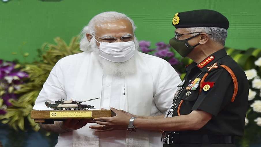 PM hands over indigenous Arjun tank to Army PM hands over indigenous Arjun tank to Army- India TV Hindi
