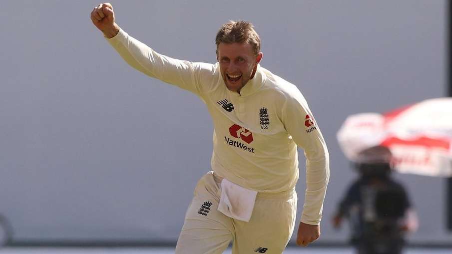 IND v ENG : बल्ले नहीं गेंद... IND v ENG : बल्ले नहीं गेंद...- India TV Hindi