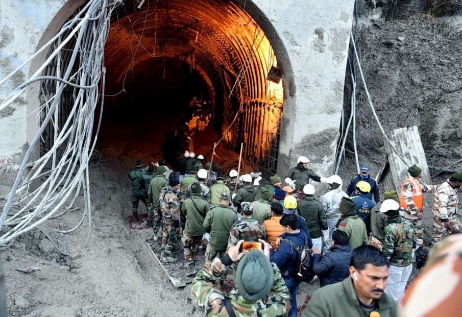 Families await reunion with loved ones trapped in Tapovan tunnel- India TV Hindi