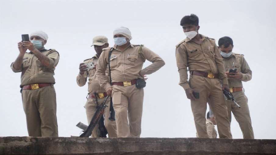 कासगंज कांड में पुलिस का बड़ा एक्शन, एनकाउंटर में एक आरोपी ढेर कासगंज कांड में पुलिस का बड़ा एक्शन, एनकाउंटर में एक आरोपी ढेर- India TV Hindi