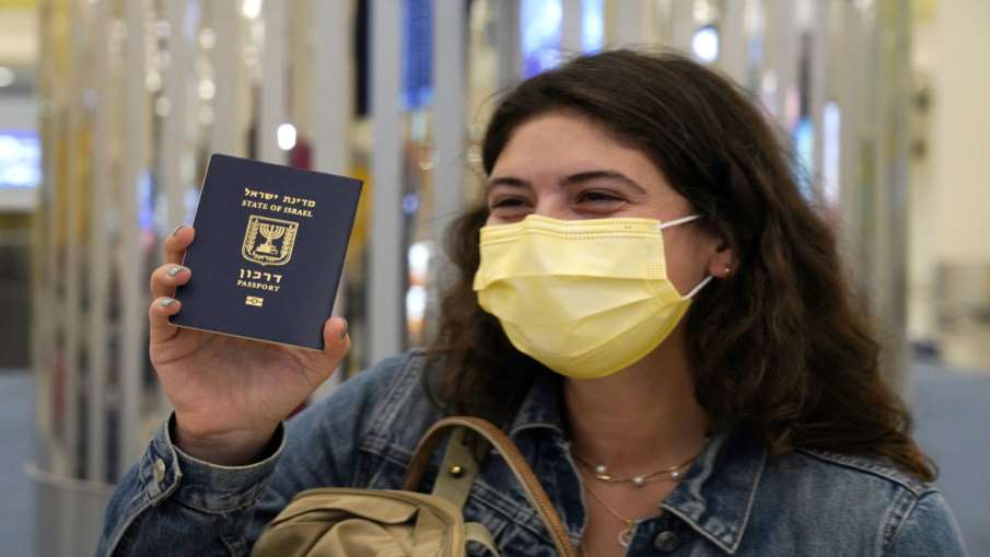Passenger have to wear mask at airports in India to avoid panalty हवाई यात्री सावधान, एयरपोर्ट पर क Passenger have to wear mask at airports in India to avoid panalty हवाई यात्री सावधान, एयरपोर्ट पर क- India TV Paisa