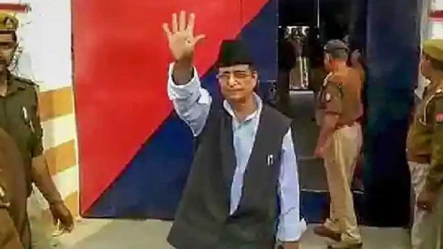 Azam Khan, Azam Khan Gun, Azam Khan Jail, Azam Khan Samajwadi Party, Azam Khan Rifle Azam Khan, Azam Khan Gun, Azam Khan Jail, Azam Khan Samajwadi Party, Azam Khan Rifle- India TV Hindi