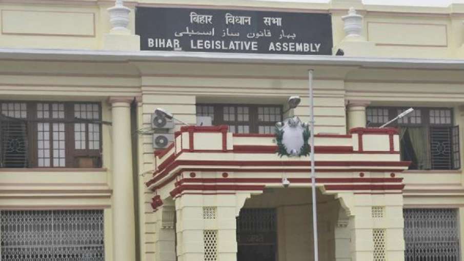 स्पीकर से भिड़े बीजेपी के मंत्री, नाराज़ होकर अध्यक्ष ने छोड़ा सदन स्पीकर से भिड़े बीजेपी के मंत्री, नाराज़ होकर अध्यक्ष ने छोड़ा सदन- India TV Hindi
