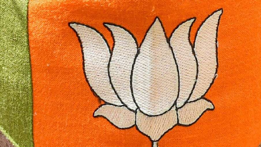 BJP MLA threatened by BJP worker यूपी के विधायक को भाजपा पदाधिकारी ने फोन पर धमकी दी BJP MLA threatened by BJP worker यूपी के विधायक को भाजपा पदाधिकारी ने फोन पर धमकी दी- India TV Hindi