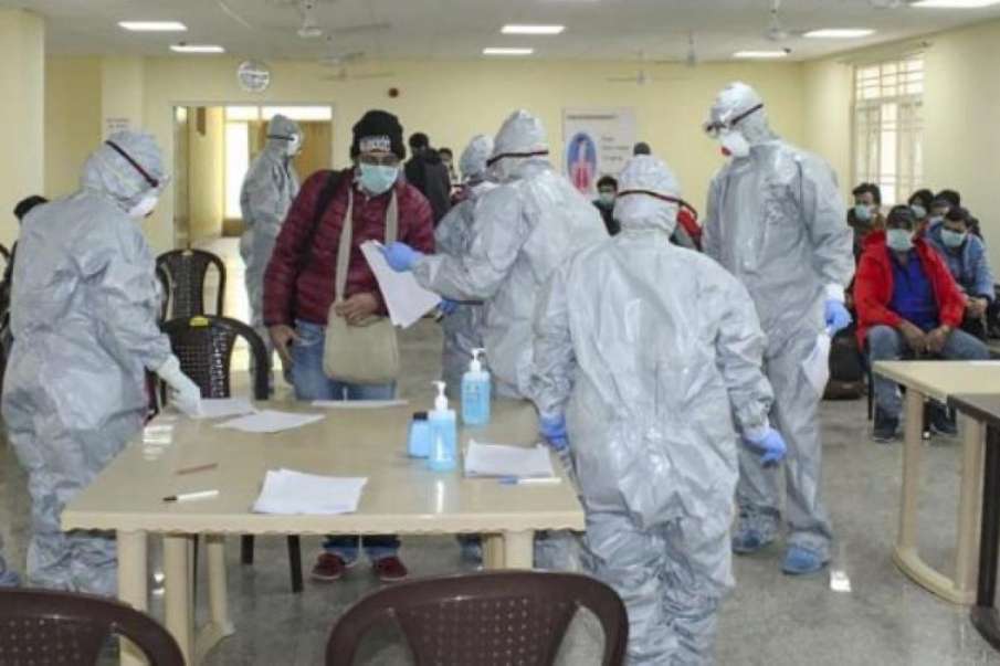 Delhi reports 320 new Covid-19 cases, 4 deaths in past 24 hours Delhi reports 320 new Covid-19 cases, 4 deaths in past 24 hours- India TV Hindi