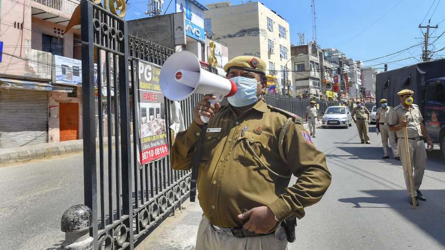 दिल्ली पुलिस ने एक रेस्तरां से जब्त किये हुक्के, कहा- पावरी नहीं हो रही है दिल्ली पुलिस ने एक रेस्तरां से जब्त किये हुक्के, कहा- पावरी नहीं हो रही है- India TV Hindi